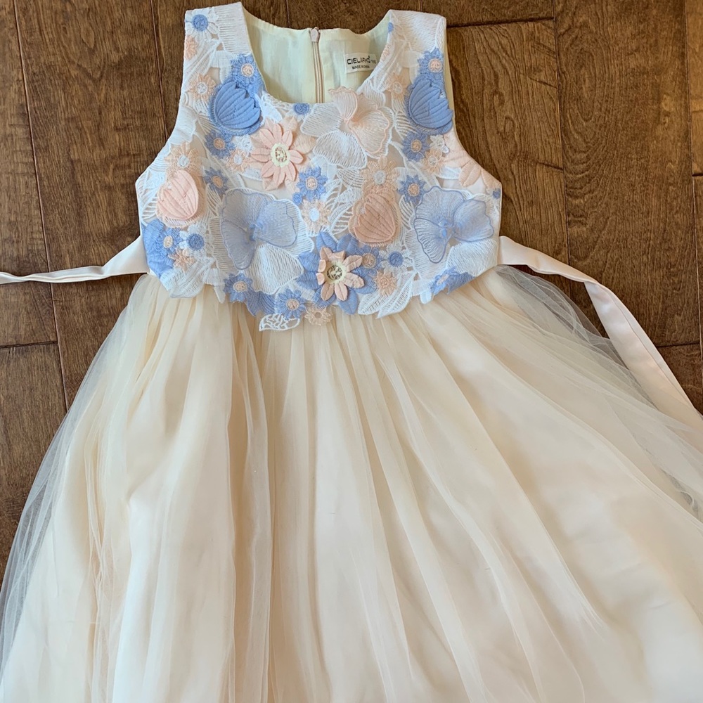Girls dress